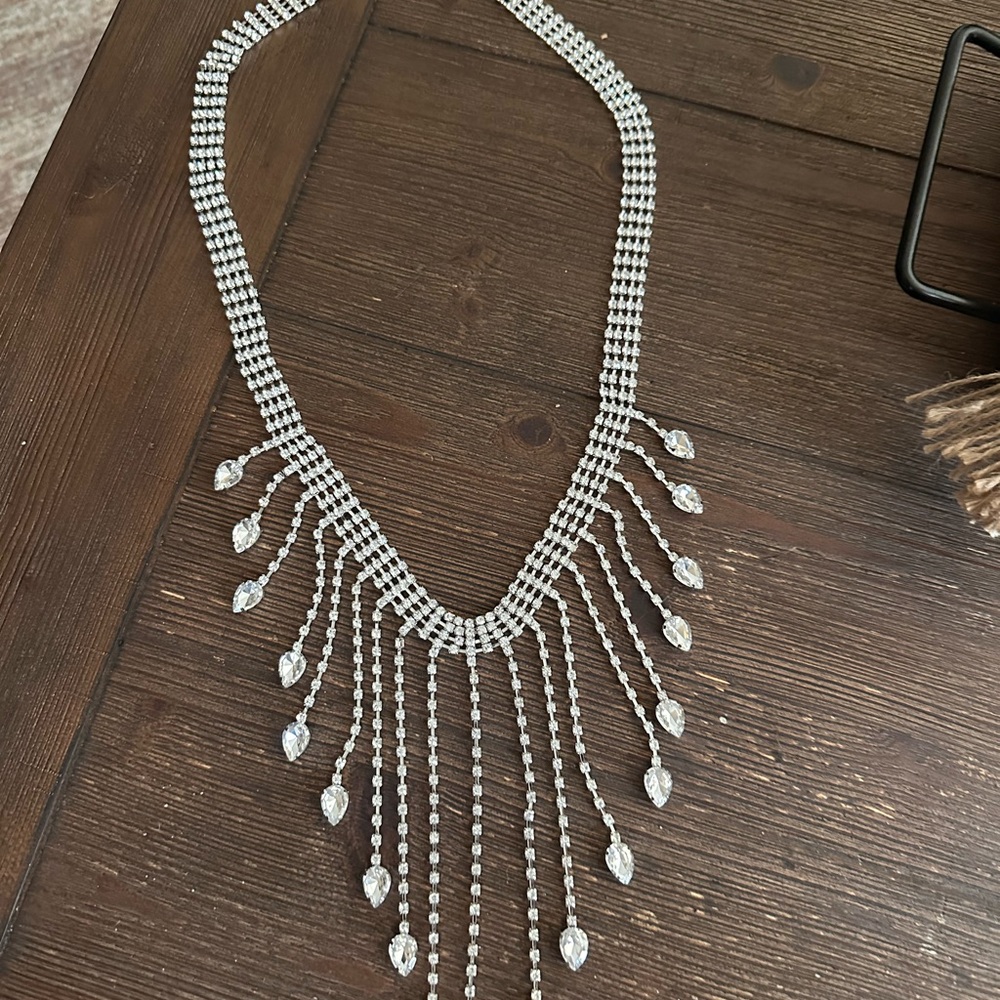 Rhinestone Silver chain Necklace with dangle Accents